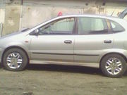 Передний бампер на “Ниссан-Альмера-Тино”,  2000 г-брызговики, ветровики