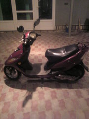 Продам срочно скутер Yadea